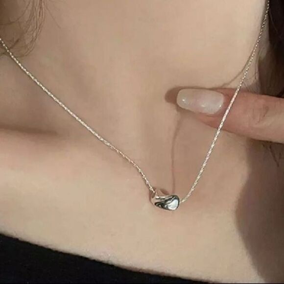 The Inverted Bean charm necklace in 925 silver. - Picture 4 of 6